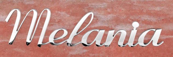 articolo-22-melania-scritta-in-acciaio-inox