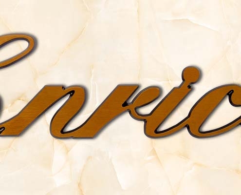 articolo-28-enrico-scritta-in-bronzo