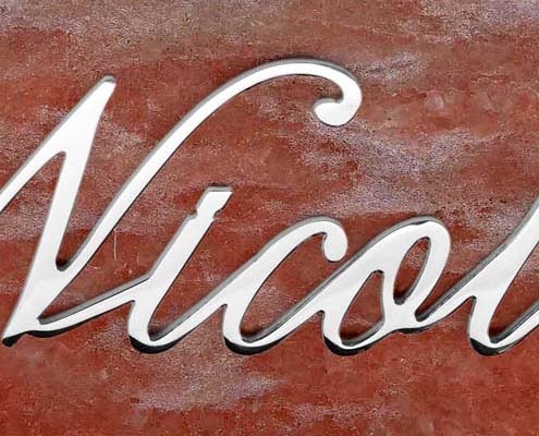 articolo-49-nicola-scritta-in-acciaio-inox